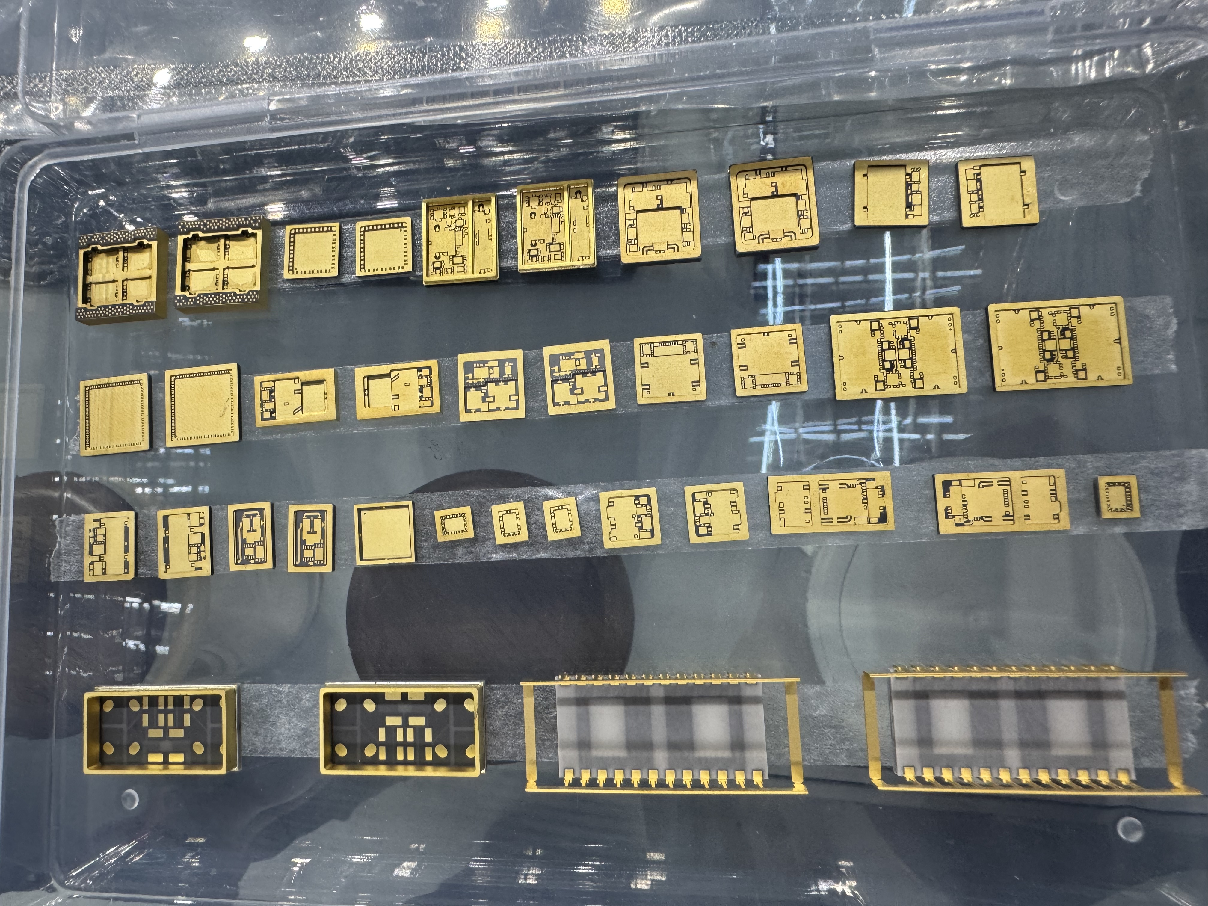 Semiconductor ceramic packages and ceramic circuit substrates with gold metallization
